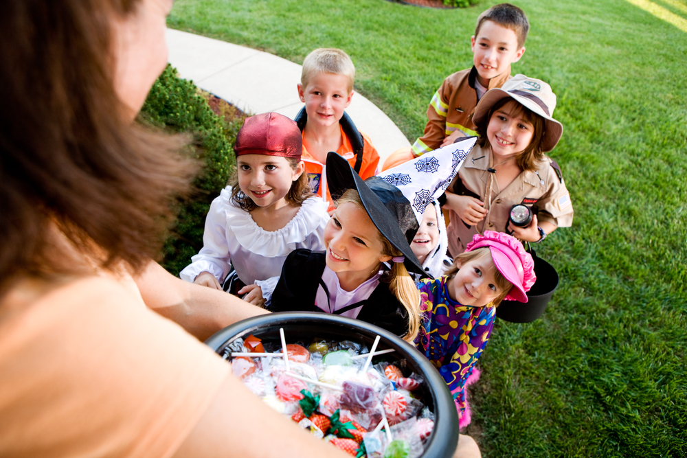 Halloween: Kids Excited to Trick Or Treat Halloween: Kids Excited to Trick Or Treat — Stock Photo #51048769